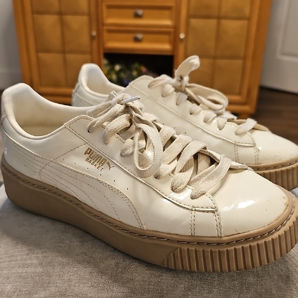 PUMA BASKET, womens Sneakers. Size 8. White Shinny Leather. Platform - Picture 1 of 9